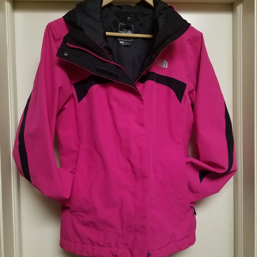 EUC/LN  TNF Hyvent Raspberry Pink Snow rain jacket